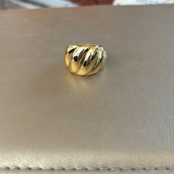 Uncommon James Gold ring-size 6 - Picture 1 of 4